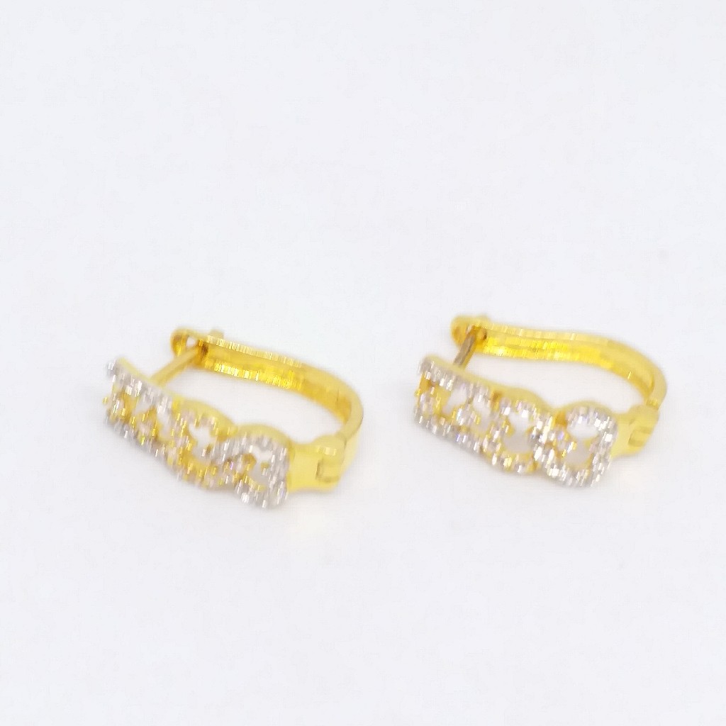 18 KT 750 Gold Daimond Earring type J style Bali