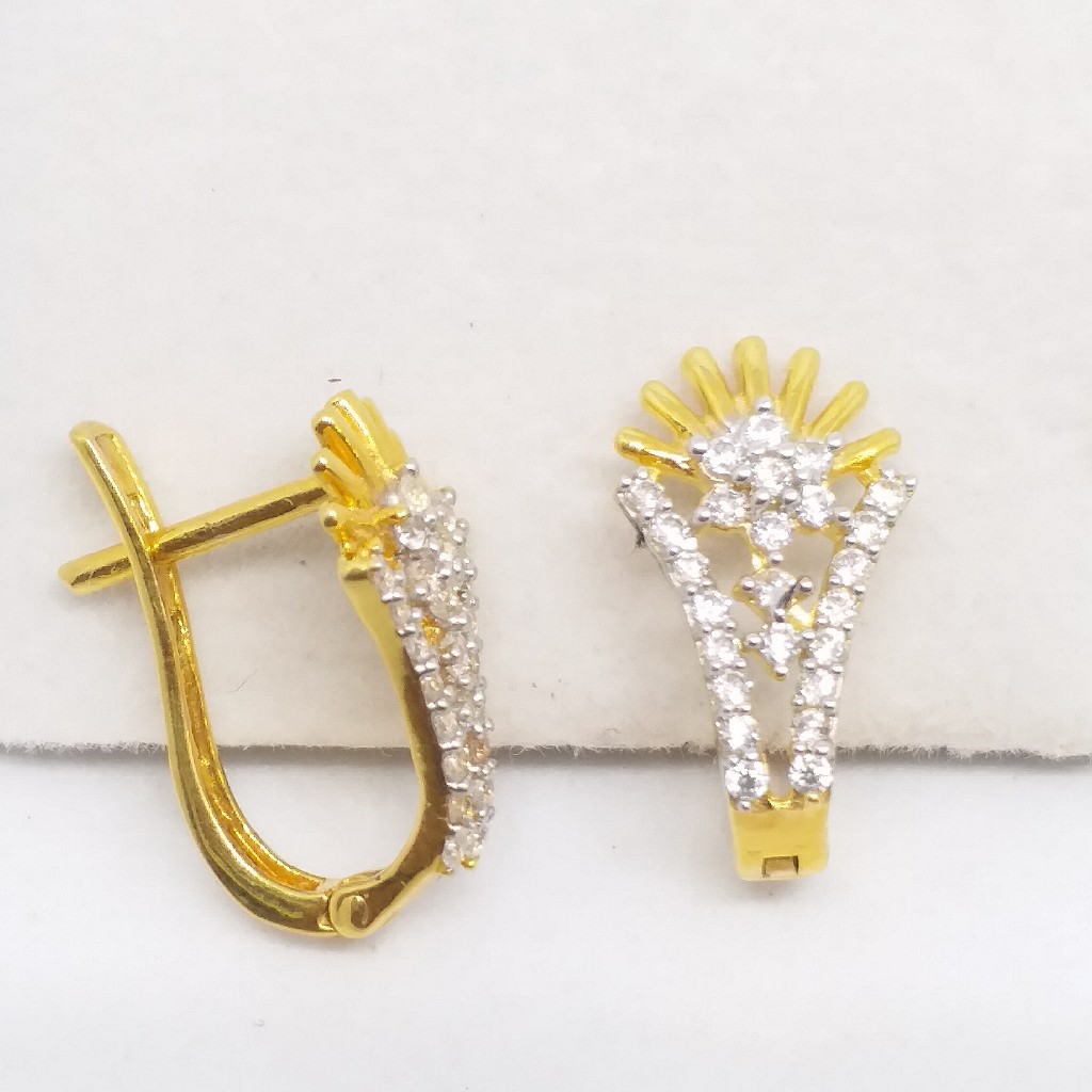 18 KT 750 Gold Daimond Earring type J style Bali - Image 4