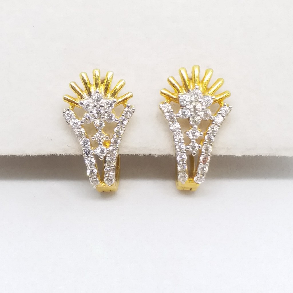 18 KT 750 Gold Daimond Earring type J style Bali - Image 3