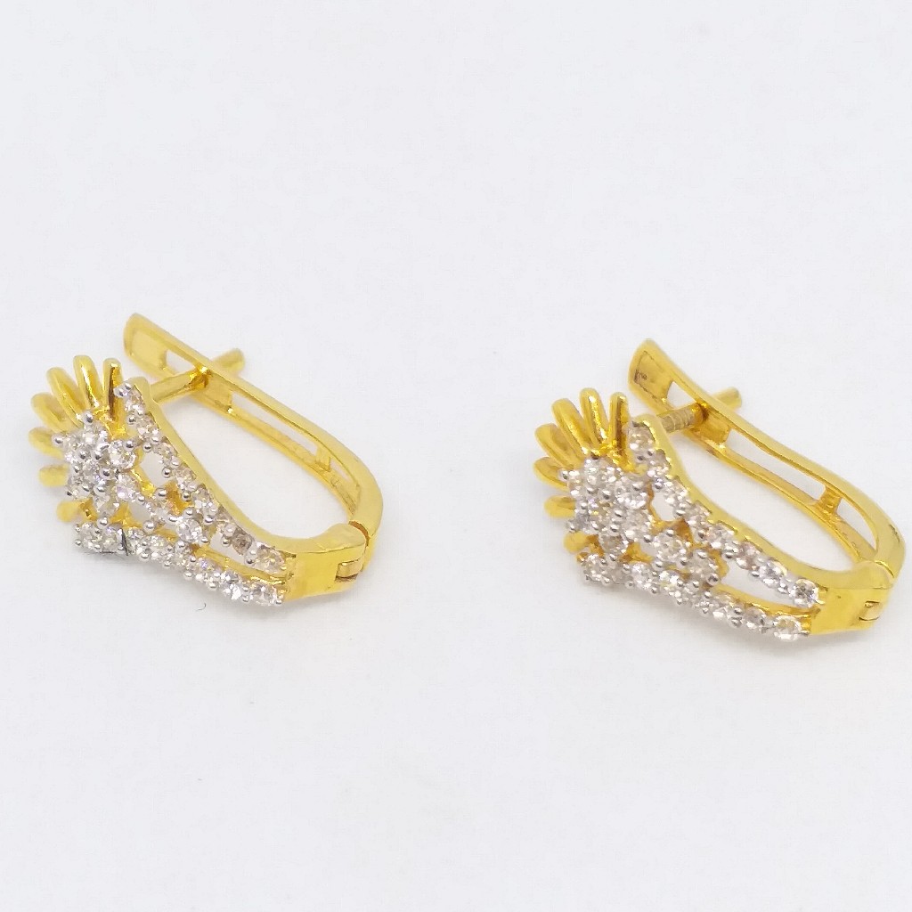 18 KT 750 Gold Daimond Earring type J style Bali