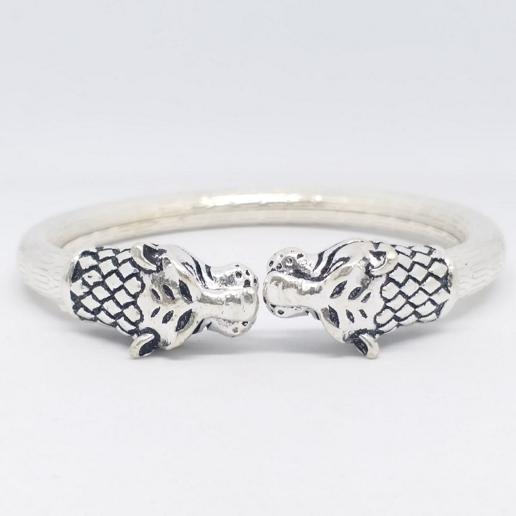 Silver gents lion shape bracelet kada