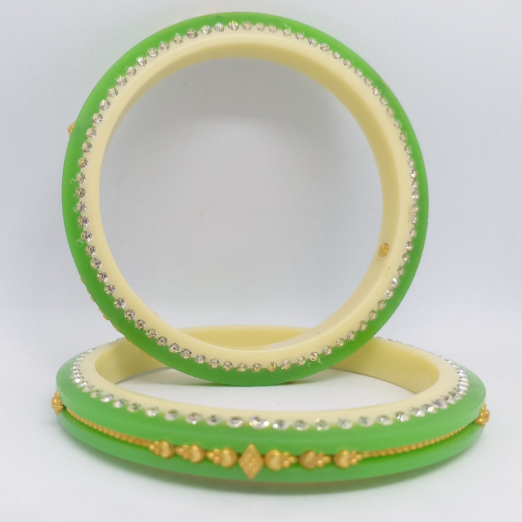 22 kt 916 gree off-white ras-chudi with daimond border - Image 4