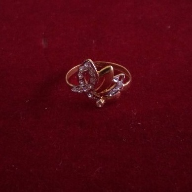 916 Ladies Flower Shape Fancy Rings