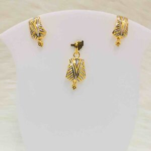 916 Gold Ladies Pendents set