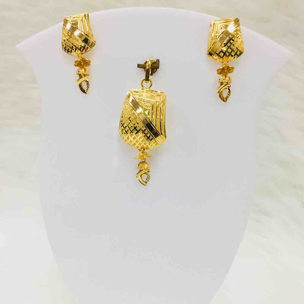 916 Gold Fancy  Ladies Pendent