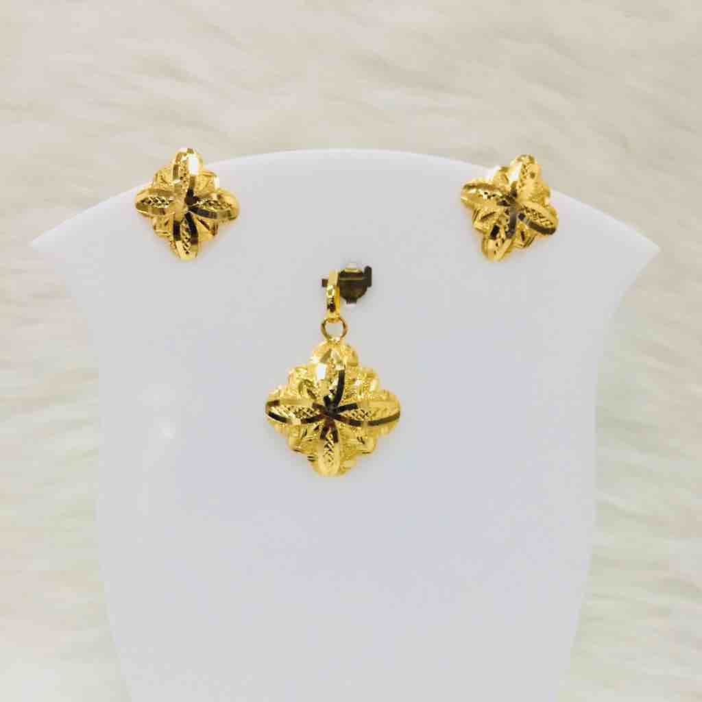 916 Gold Fancy Pendents Set
