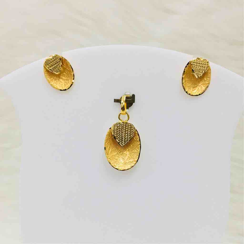 916 Gold yellow Fancy Pendant Set
