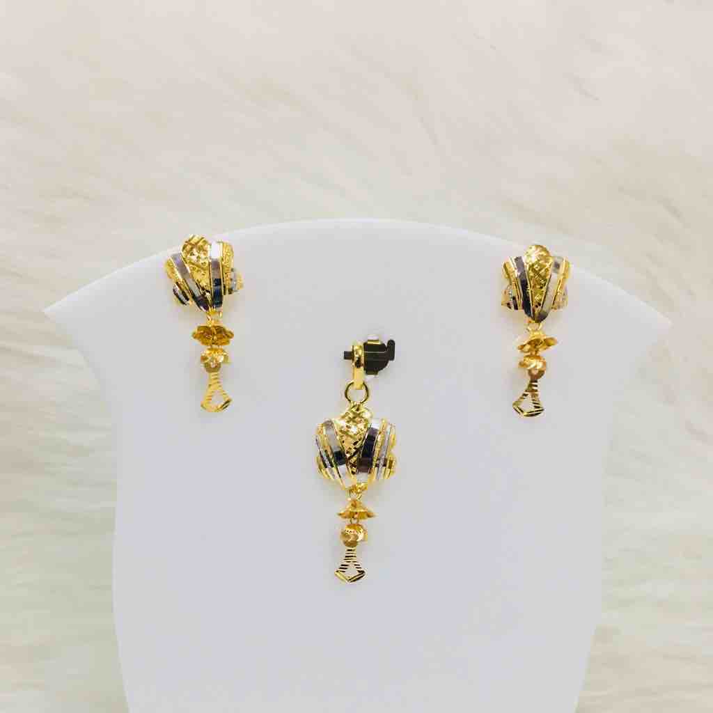 916 Gold Yellow Modern Pendant Set