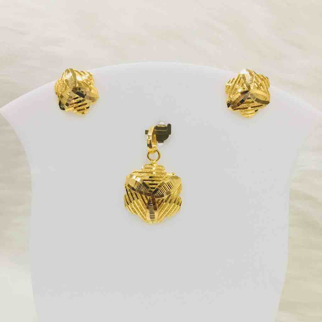 Stylish 916 Gold Pendents set