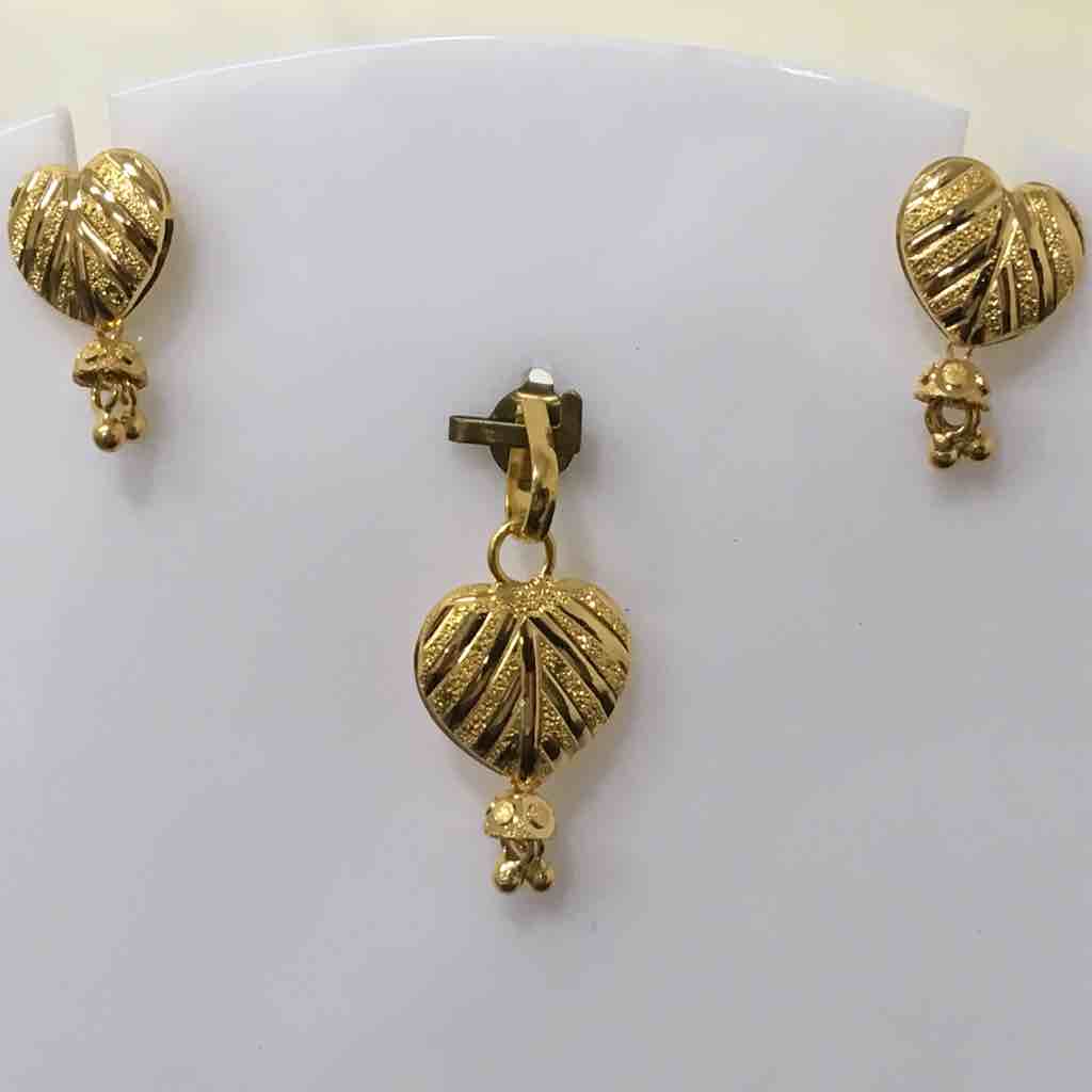 22K Gold Ladies Vertical Pendant set