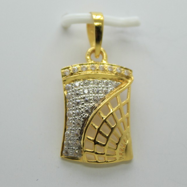 22k chain pendant