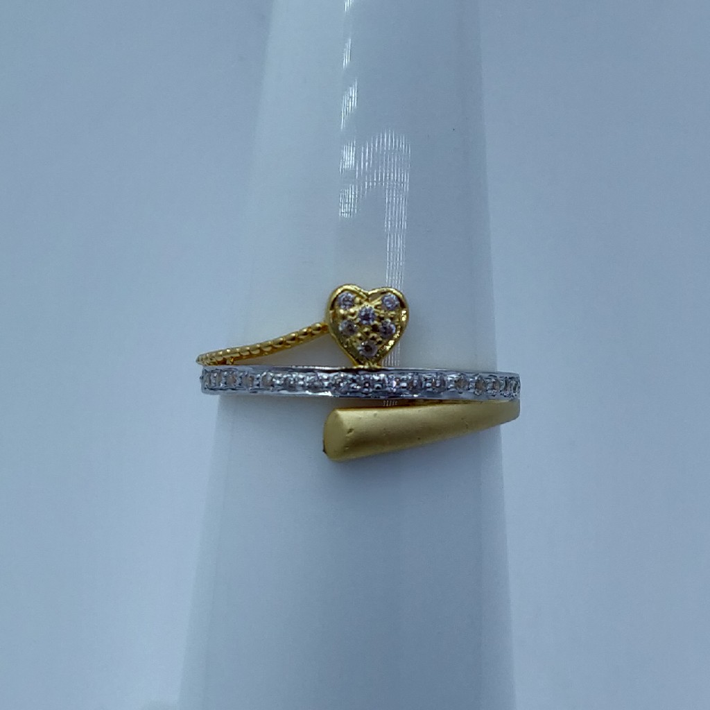 Rhodium plated fancy cz ring