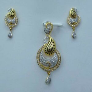 Exclusive pendant set