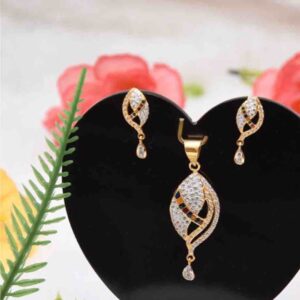 Attractive Gold Pendant Set