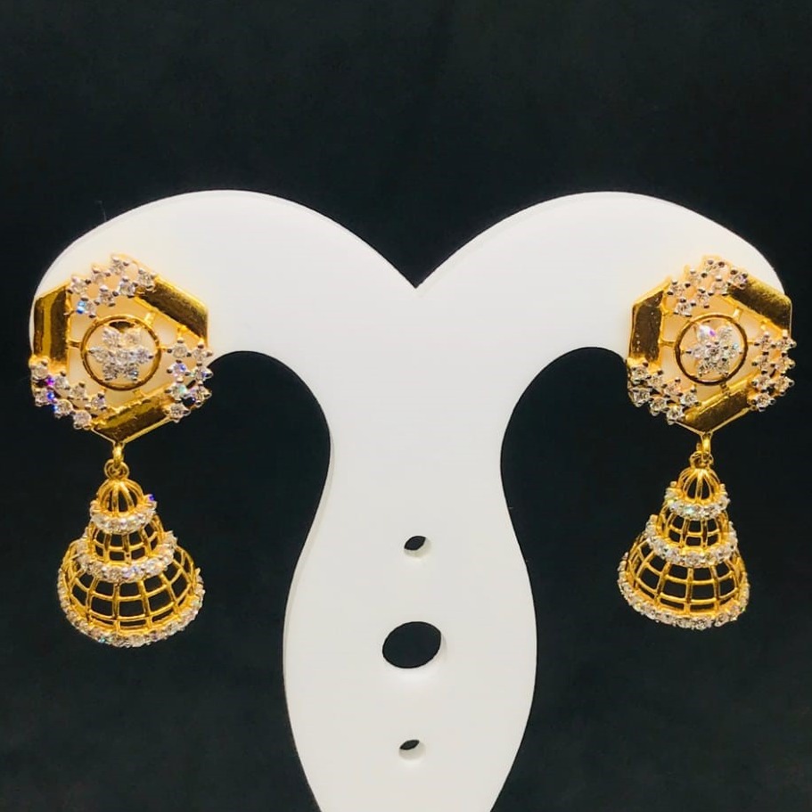 18 CARAT GOLD DROP EARRING BT0057