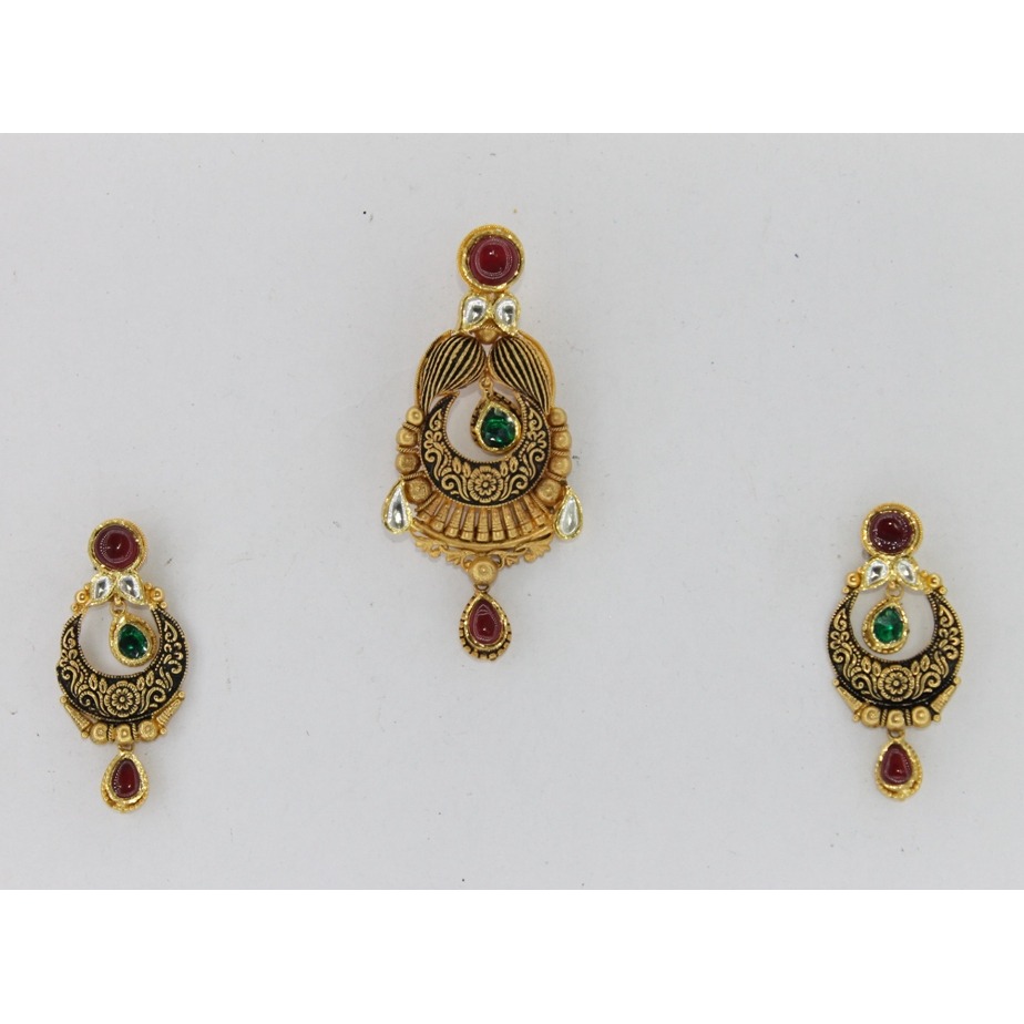 AAKRITI ROUND PENDANT SET PS0008