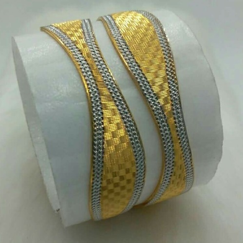 916 GOLD STARTLING BANGLE