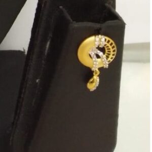 18 carat gold chain set.