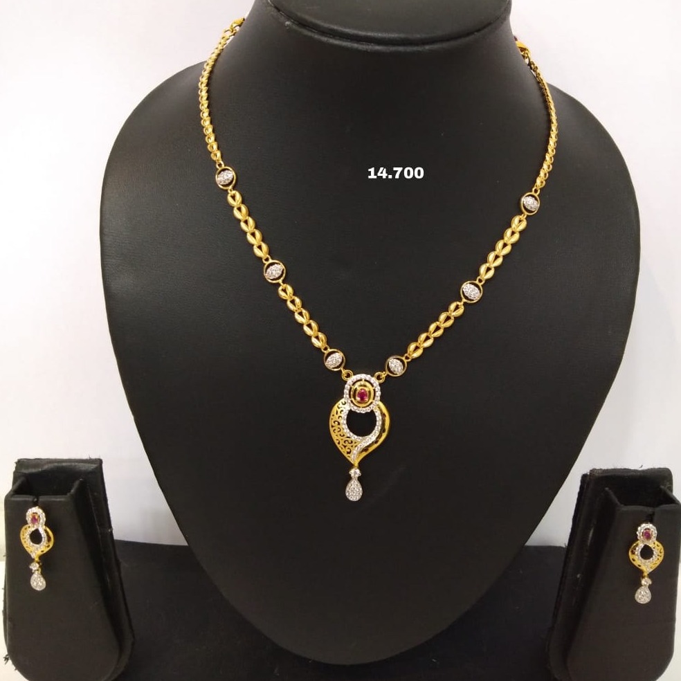 18 carat gold chain set.