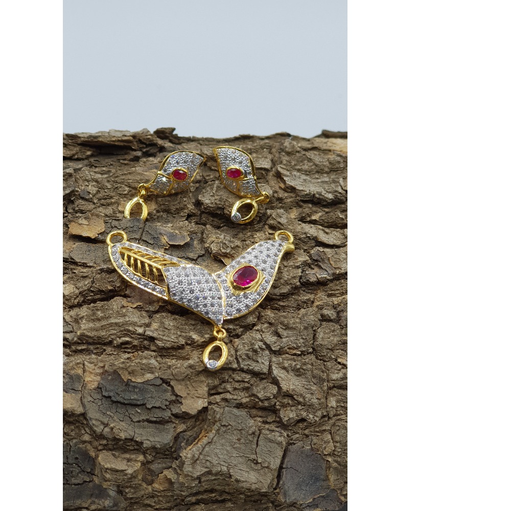 22KT Yellow Gold Ladies Indian Studded Pendant Set