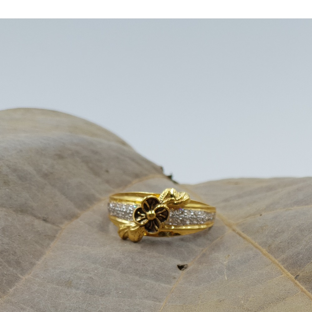 22KT Yellow Gold Ladies Flower Shaped Ring
