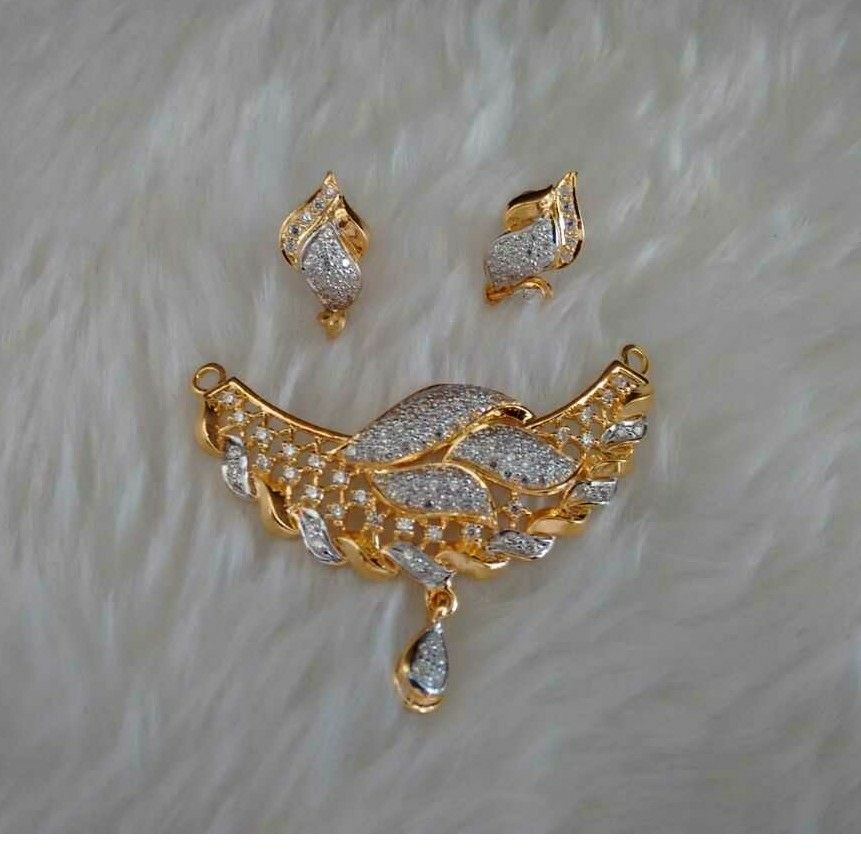 22KT Gold Ladies Indian Designer Pendant Set