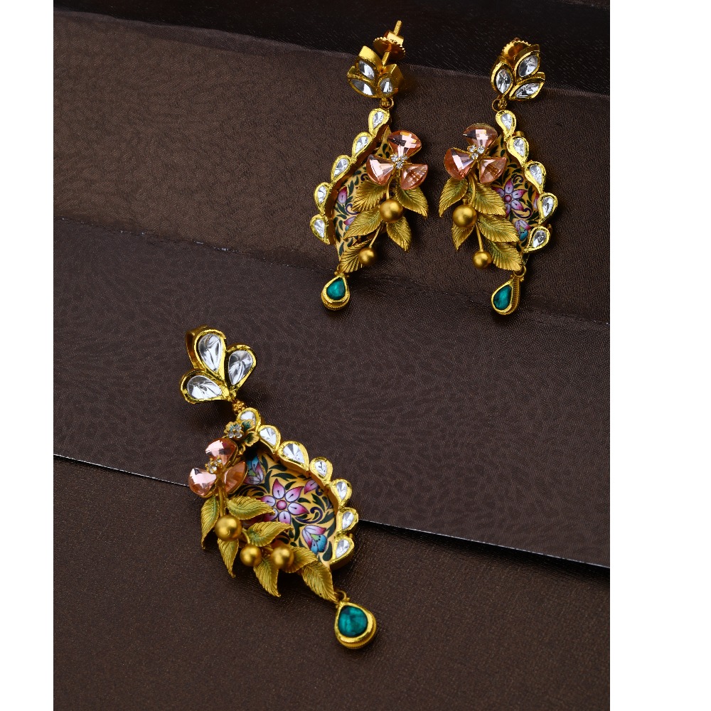 22KT Gold Hallmark Elegant Design Pendant Set