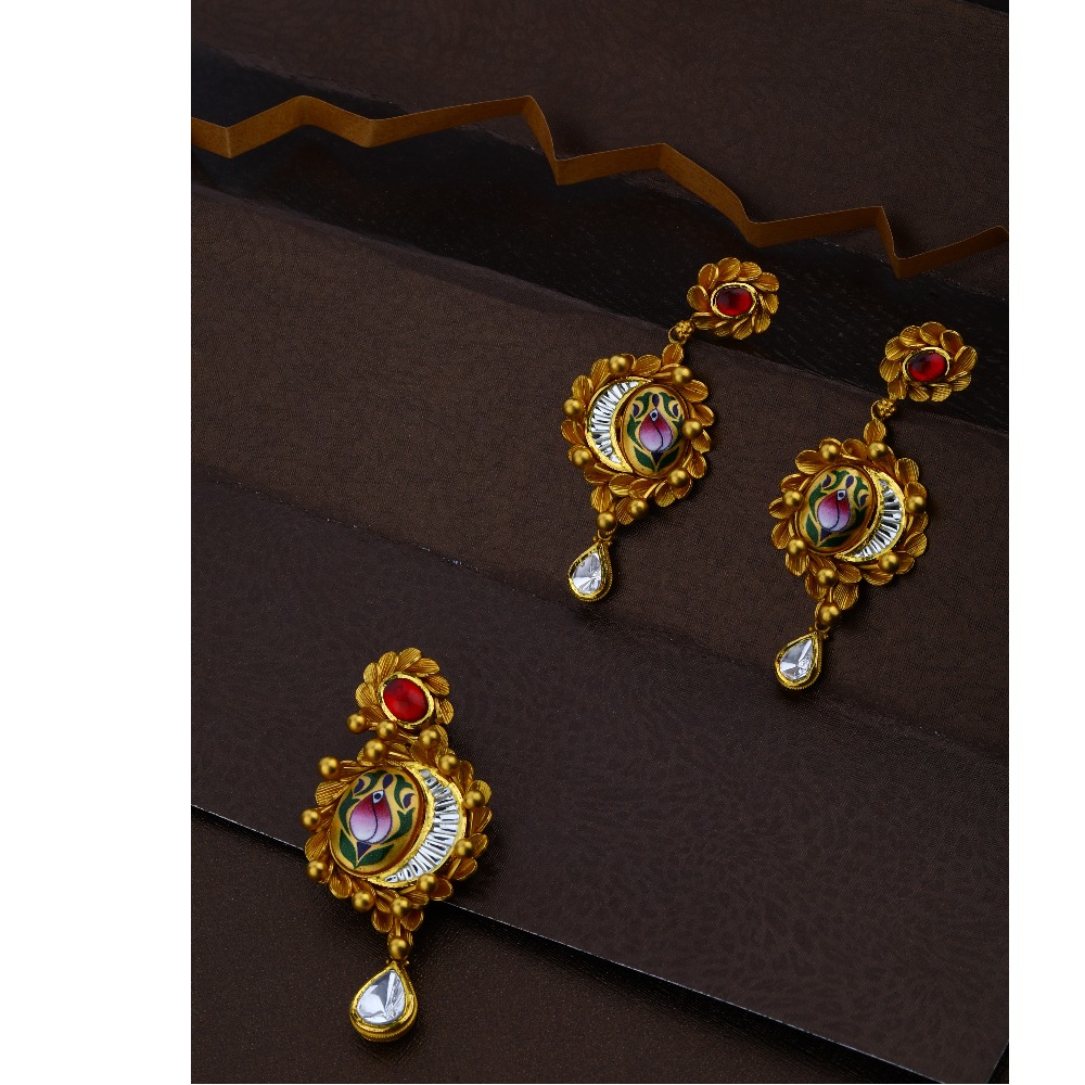 22KT Gold Hallmark Traditional Pendant Set