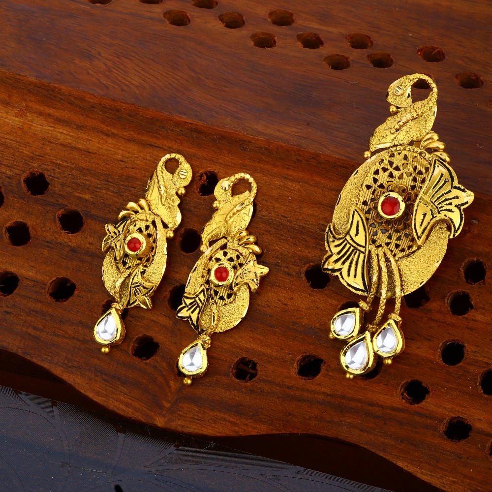 916 Hallmark Gold Light Weight Antique Design Pendant Set