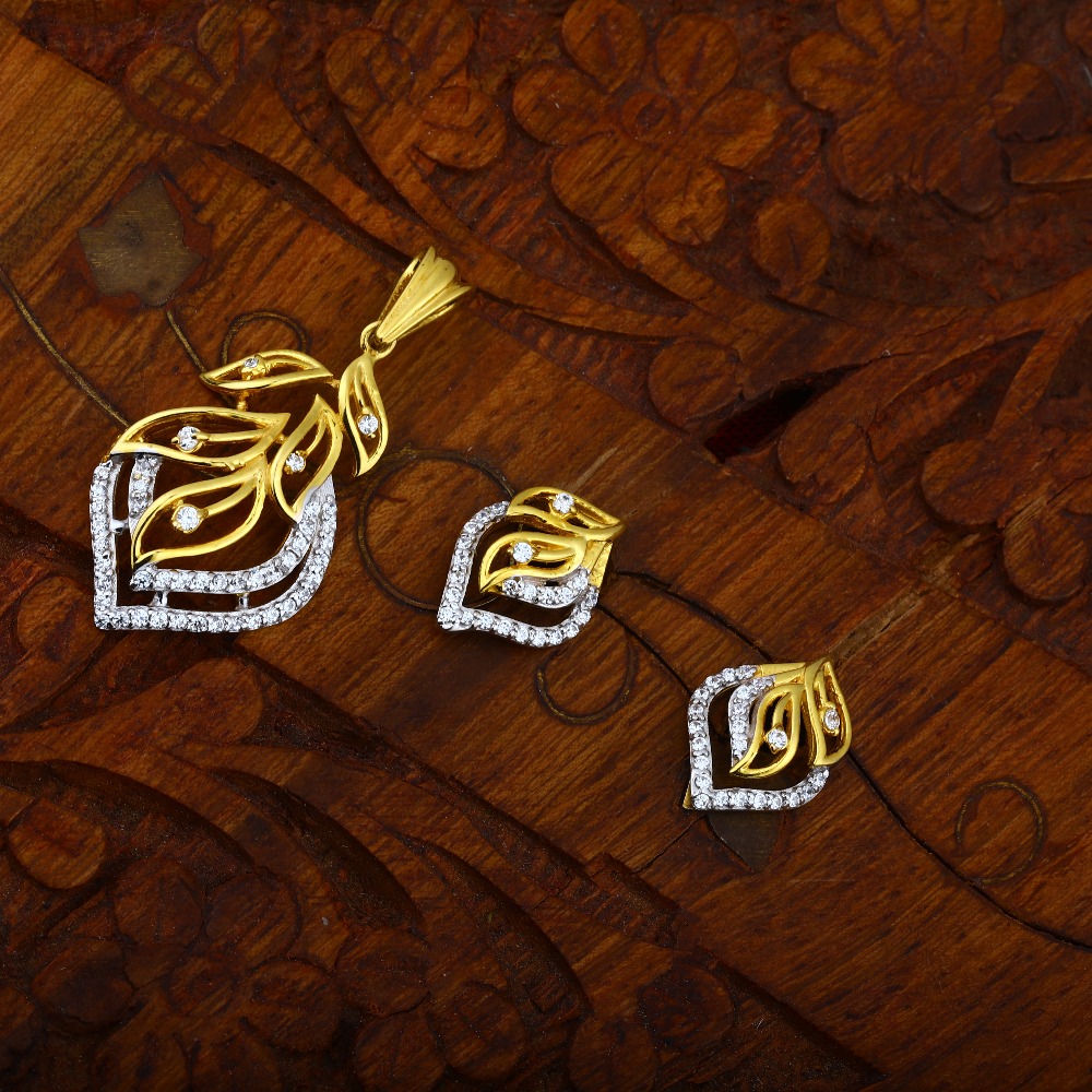 916 Gold CZ Leaves Design Pendant Set