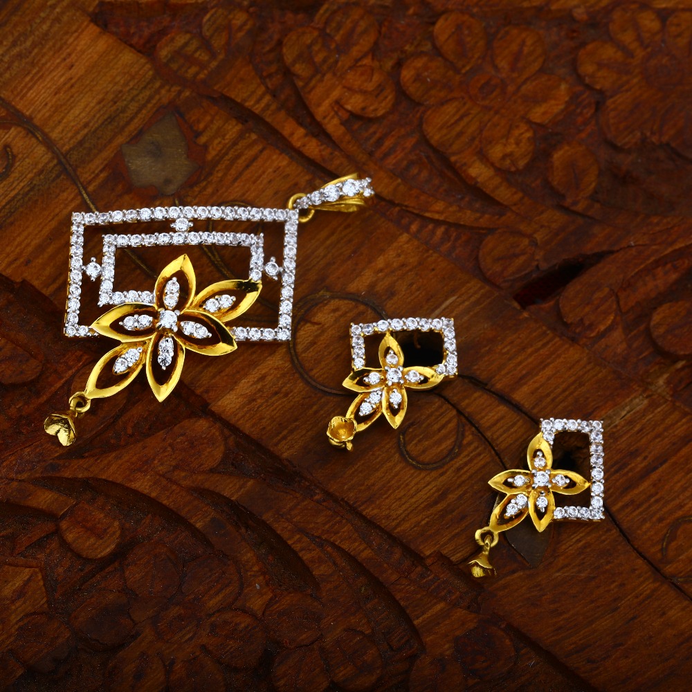 916 Gold CZ Stunning Design Pendant Set