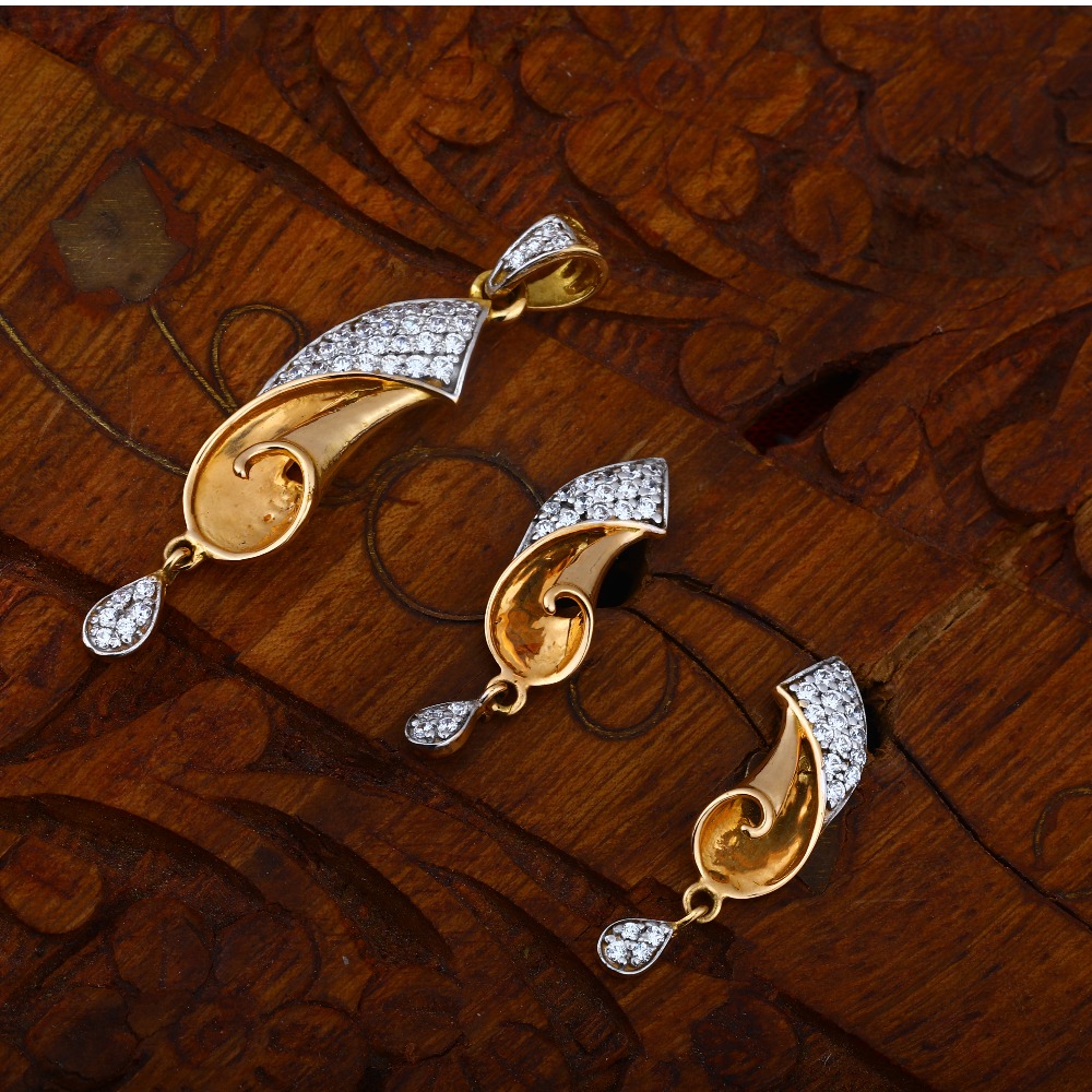 916 CZ Gold Traditional Ethnic Pendant Set