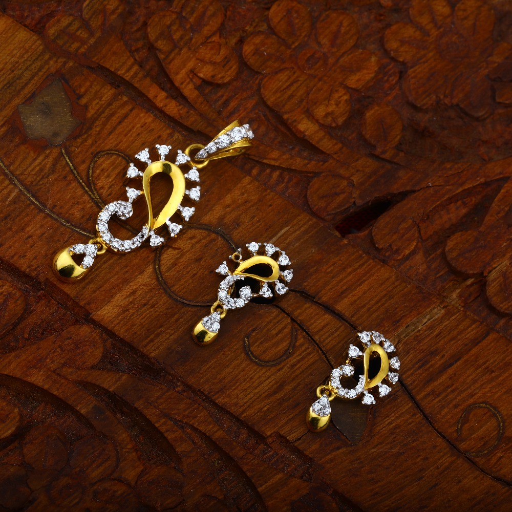 916 Gold CZ Unique Design Hallmark Pendant Set