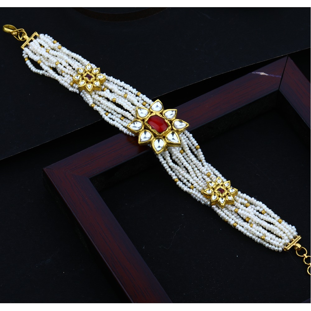 916 gold Stylish design White Mani Moti Bracelet