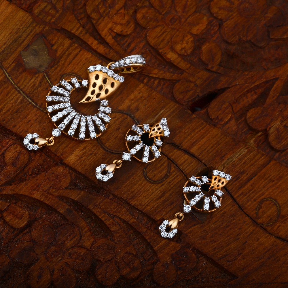 916 Gold CZ Stunning Design Pendant Set