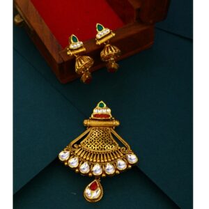 916 hallmark light weight Antique  gold pendant set