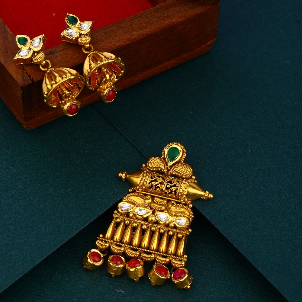 916 gold everstylish design Antique pendant set