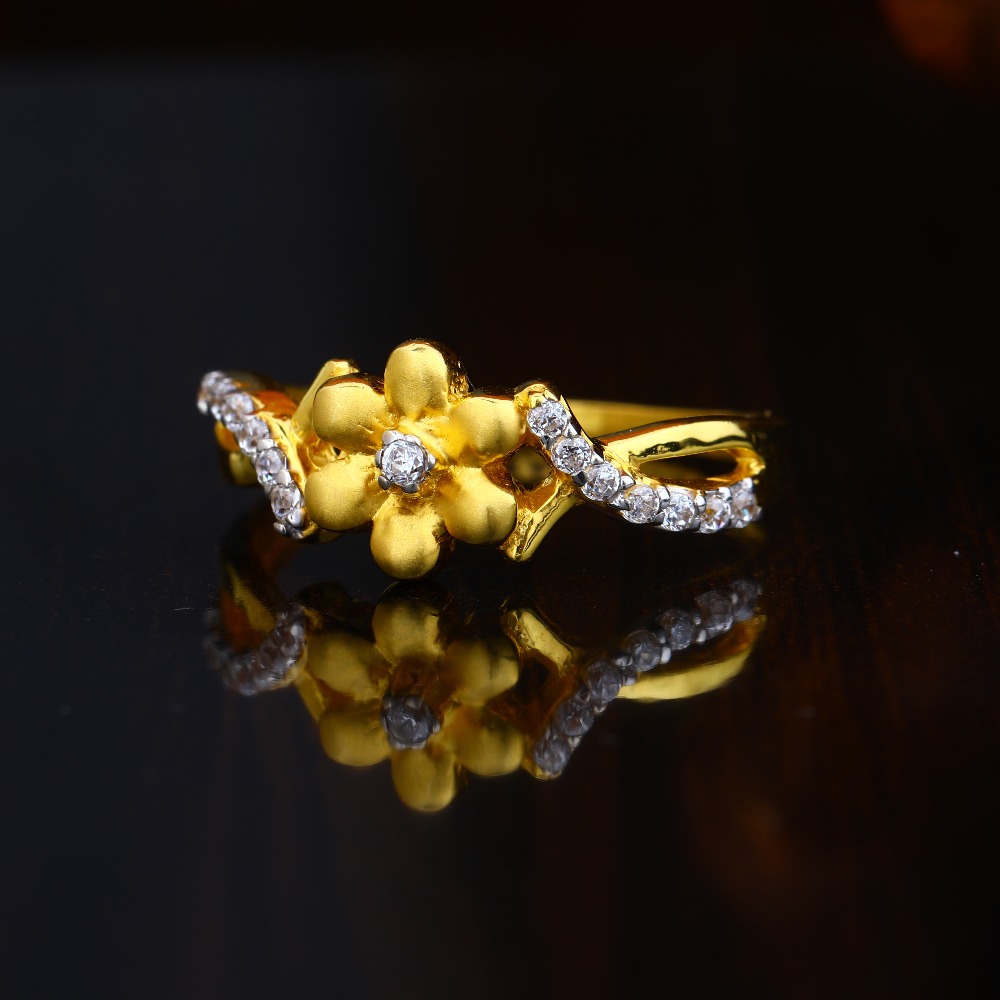 916 Gold Hallmark Circean Design Ring
