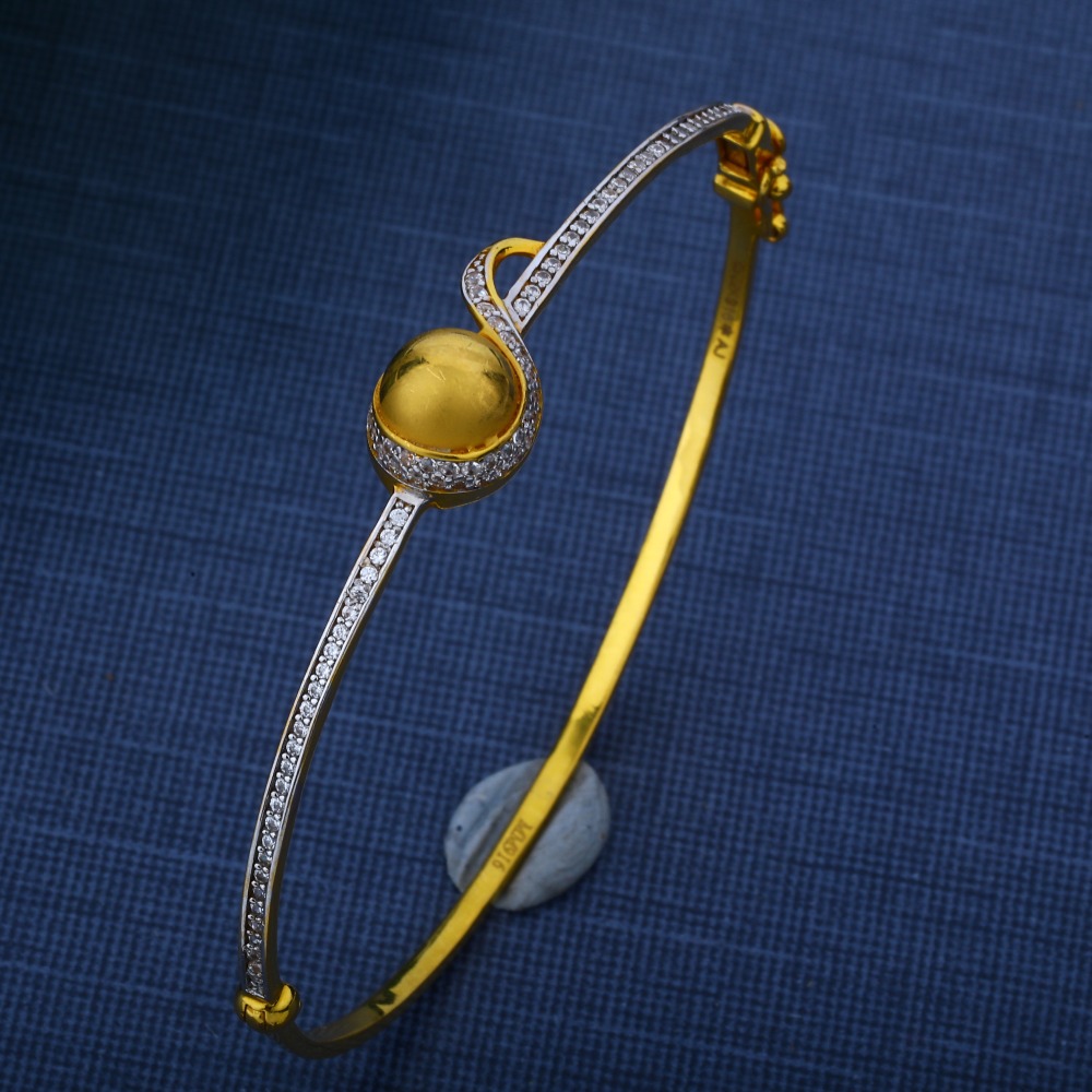 916 Gold Hallmark Stylish American design Bracelet