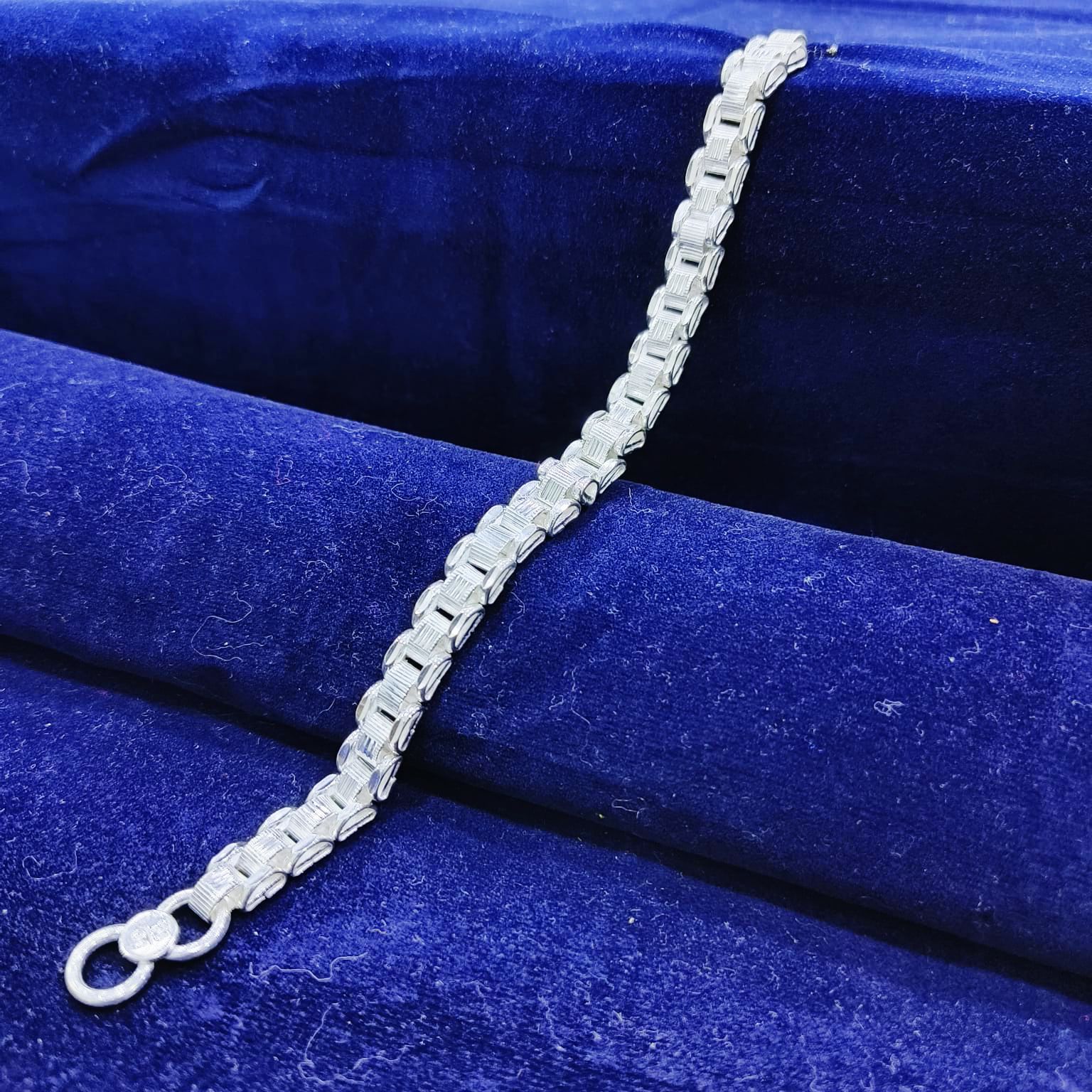 70 K Silver Royal Bracelet