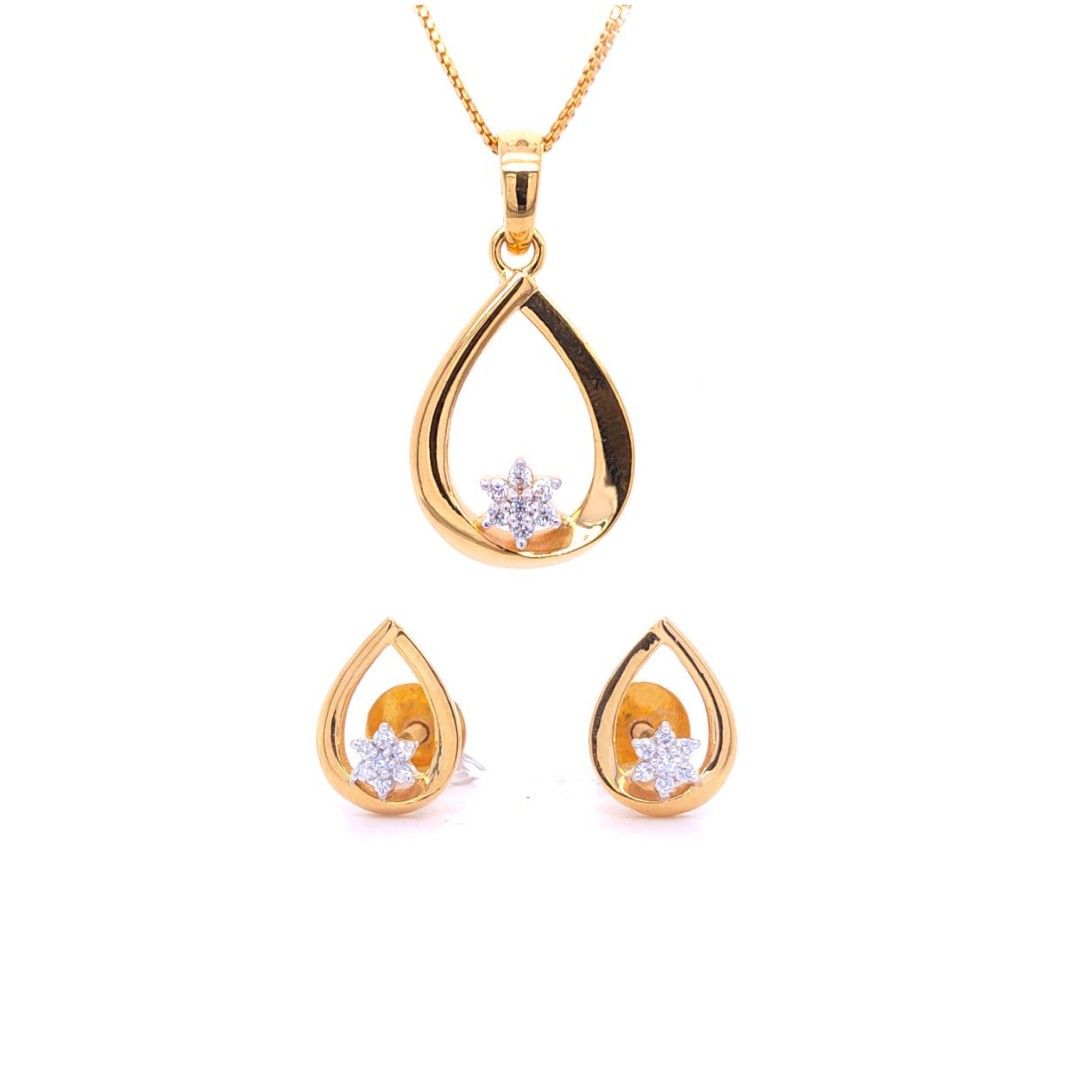 Mesmerizing Diamond Pendant & Earrings Set