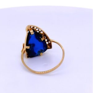 Ravishing diamond ring for her with color stone