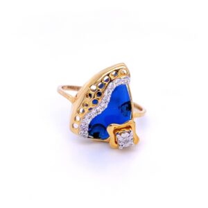 Ravishing diamond ring for her with color stone
