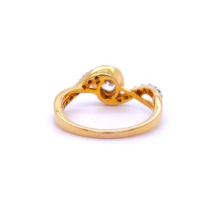Beautiful twisted solitaire dimond ring
