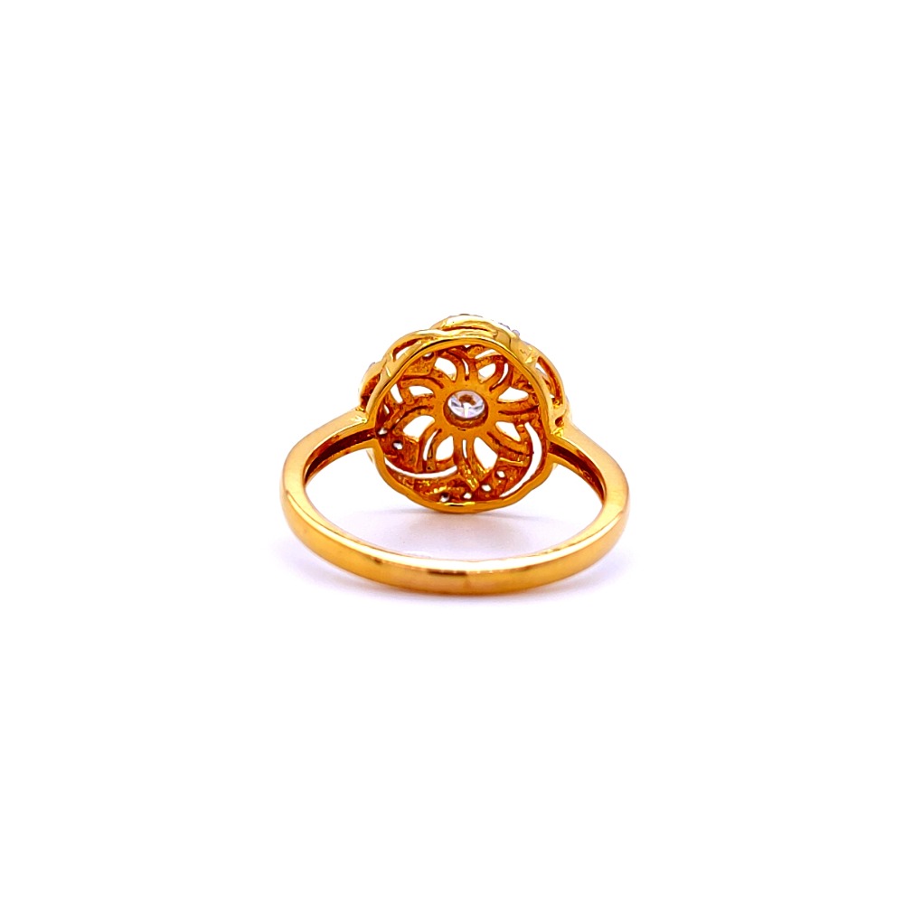 Blossom diamond round ring in 18 kt - Image 3