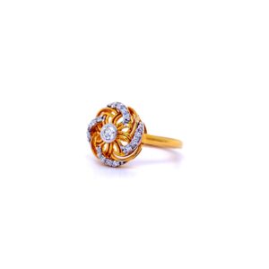 Blossom diamond round ring in 18 kt