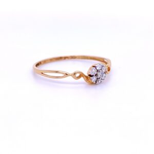 Beautiful nature inspired 7 diamond flower ring