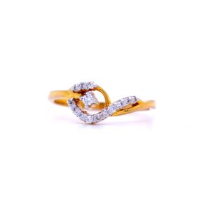 Gorgeous seashell diamond ring in 18 kt