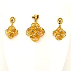 22K Four Curvy Pendant Set