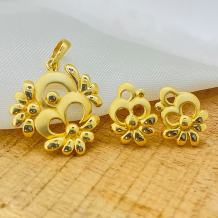 22k Gold Plain Exclusive Pendant Set